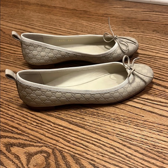Gucci Cream Luxury Ballet Flats Sleek Design - Picture 6 of 12